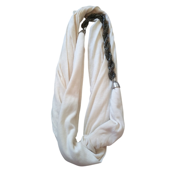 ☕ D&Y Infinity Scarf with Twisted Beaded Accent - Picture 2 of 7